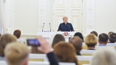Lietuvos Respublikos Prezidentės Dalios Grybauskaitės kalba Konstitucijos egzamino nugalėtojų pagerbimo ceremonijoje