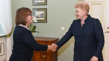Prezidentė susitiko su JAV politologe Karen Dawisha 