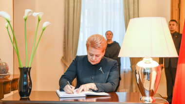 Prezidentė pasirašė Turkijos ambasados užuojautų knygoje